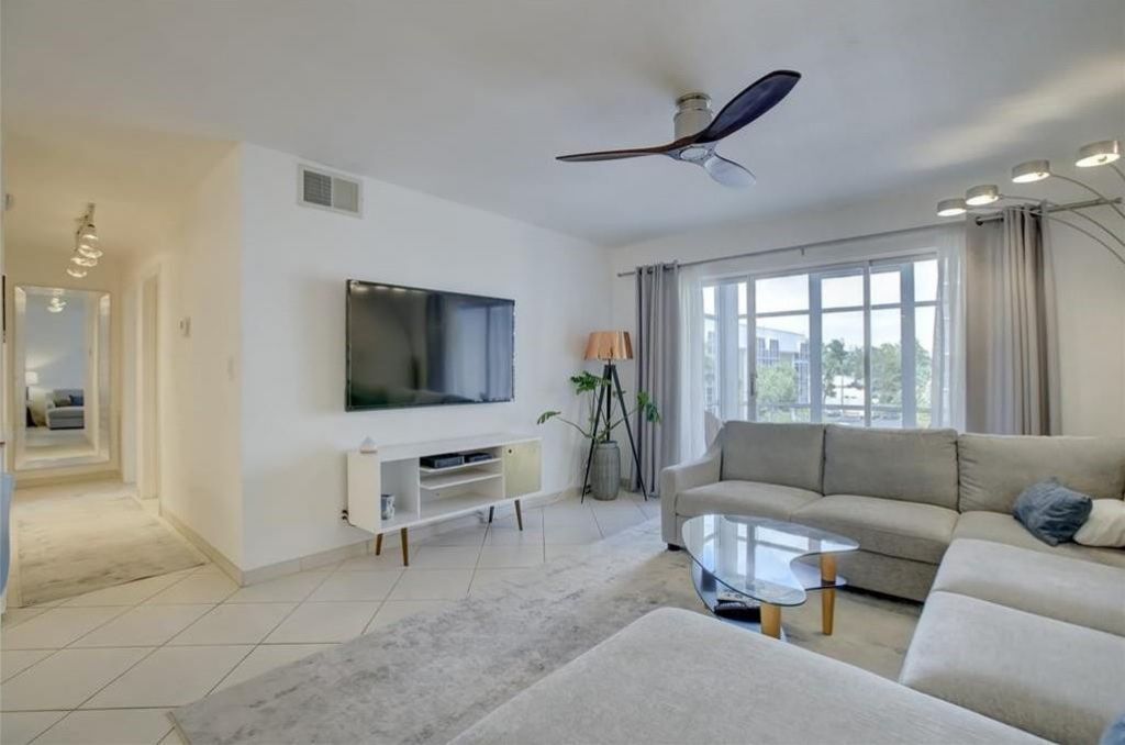 3020 NE 16th Avenue, Unit 304, Oakland Park, FL 33334 Photo