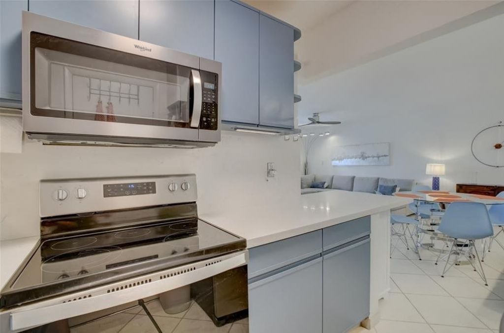 3020 NE 16th Avenue, Unit 304, Oakland Park, FL 33334 Photo