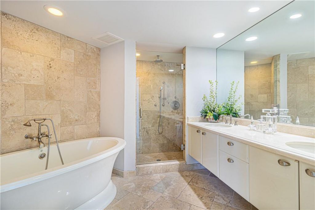 333 Las Olas Way, Unit 2608, Fort Lauderdale, FL 33301 Photo