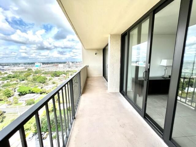5600 N Flagler Drive, Unit 1803, West Palm Beach, FL 33407 Photo