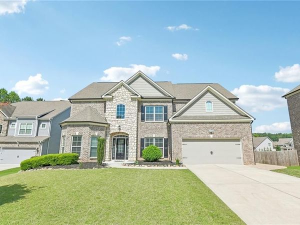 611 La Perla Drive , Buford, GA 30518