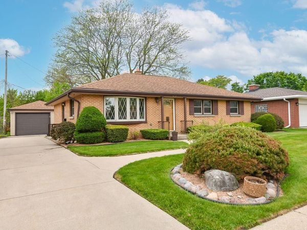 1631 W Bottsford AVENUE, Milwaukee, WI 53221