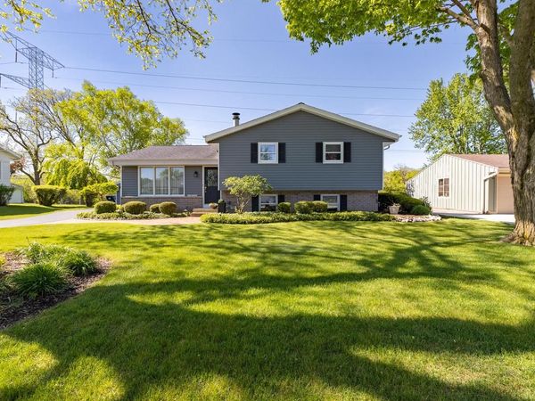 N67W23865 Linda DRIVE, Sussex, WI 53089