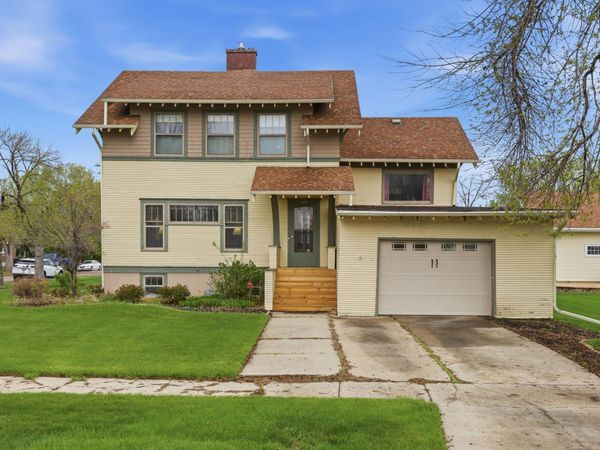 404 2nd Avenue NE, Hillsboro, ND 58045