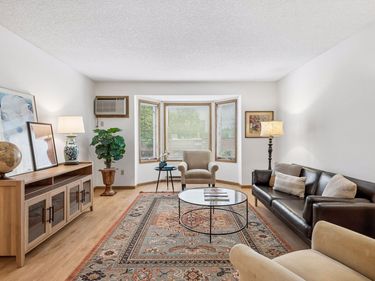 2425 E Franklin Avenue, Unit 209, Minneapolis, MN 55406