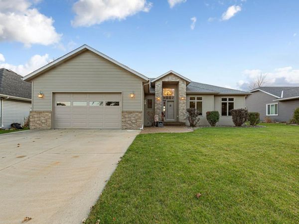 1447 Nottingham Drive , Owatonna, MN 55060