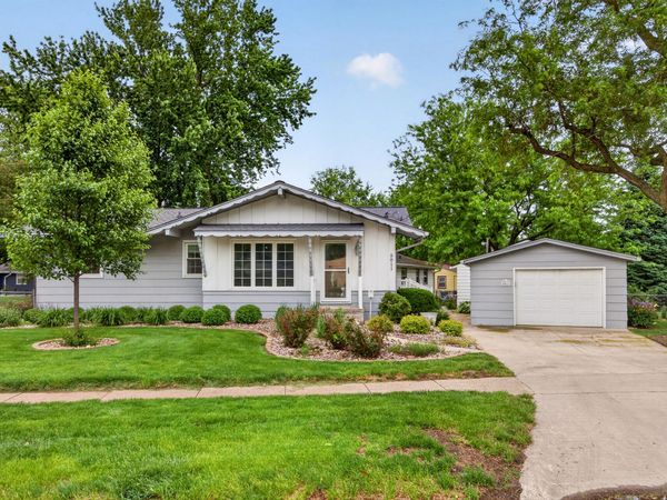 5011 Lower Beaver Road, Des Moines, IA 50310
