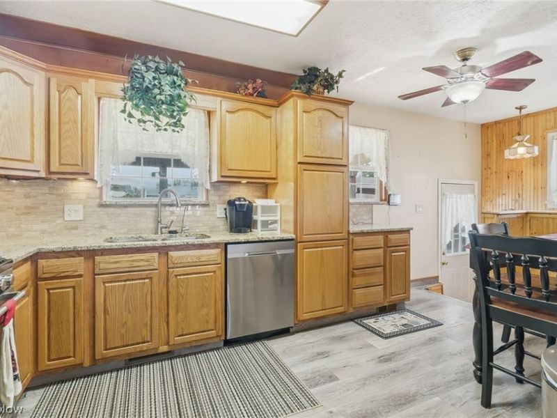 2534 Bollinger Avenue NE, Canton, OH 44705 Photo 9