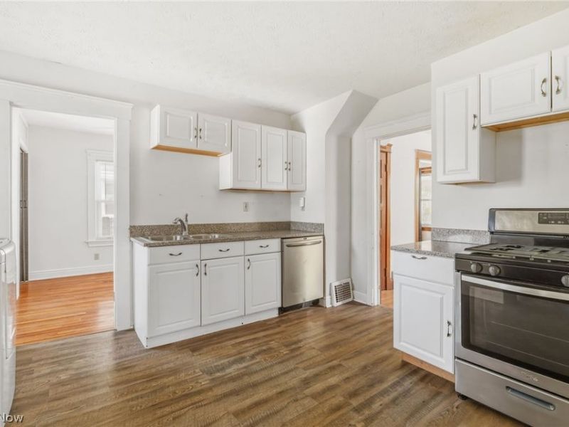 14520 Bayes Avenue, Lakewood, OH 44107 Photo 9