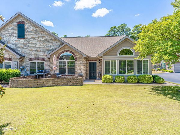 107 W Chelsea Court , Southern Pines, NC 28387