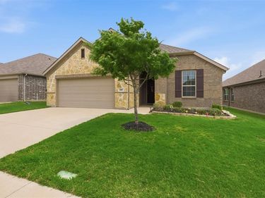 432 Windy Knoll Road , Fort Worth, TX 76028