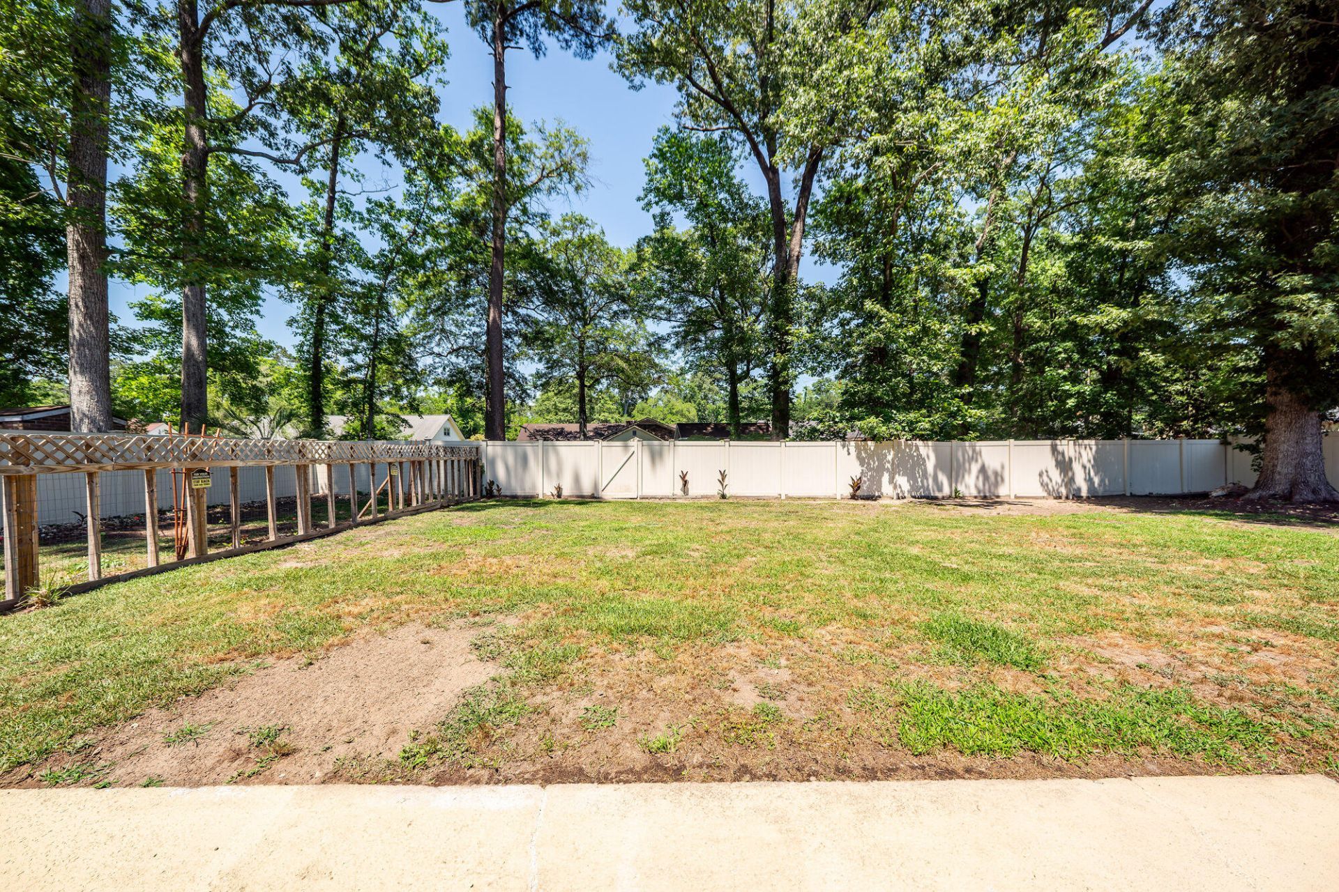 313 Fairington Drive Photo 22