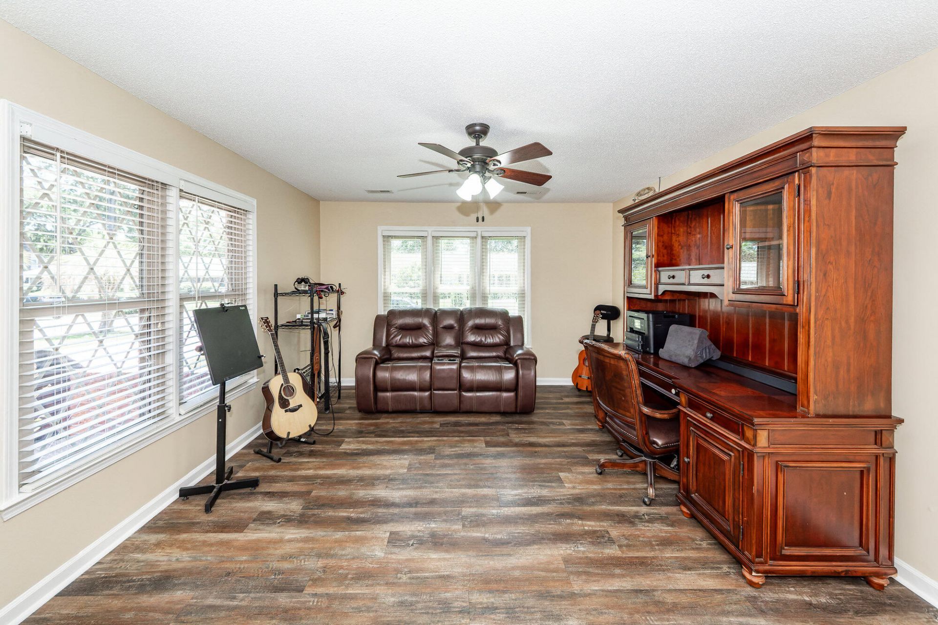 313 Fairington Drive Photo 5