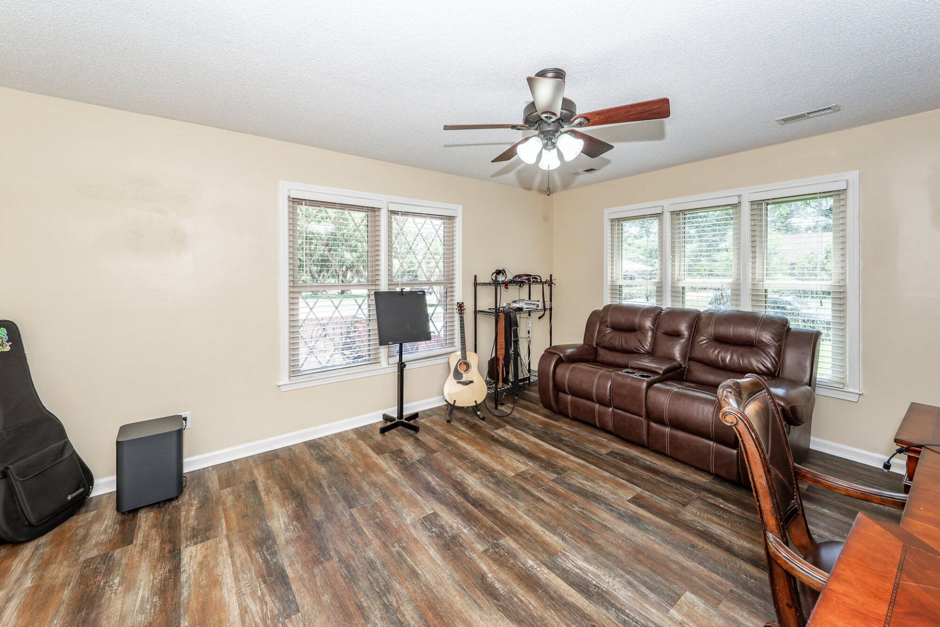 313 Fairington Drive Photo 6