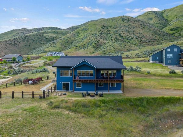 42 Shoemaker Lane, Horseshoe Bend, ID 83629