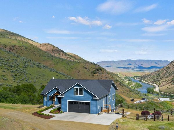 42 Shoemaker Lane, Horseshoe Bend, ID 83629