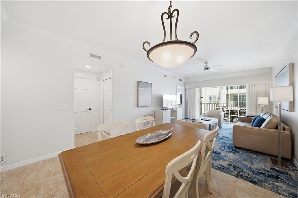 221 9th St S, Unit 206, Naples, FL 34102 Photo