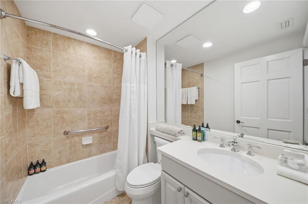 221 9th St S, Unit 206, Naples, FL 34102 Photo