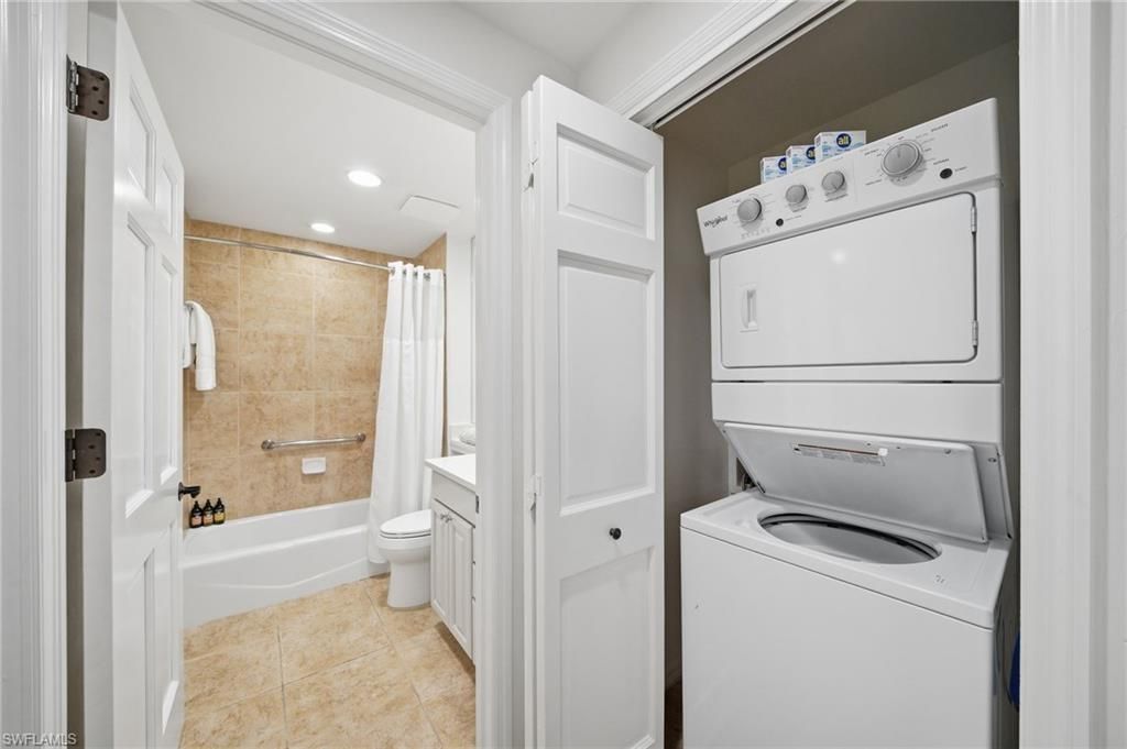221 9th St S, Unit 206, Naples, FL 34102 Photo