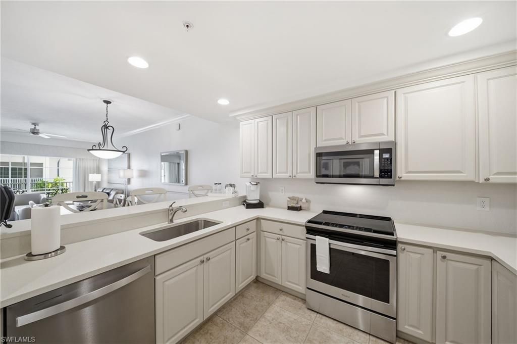 221 9th St S, Unit 206, Naples, FL 34102 Photo