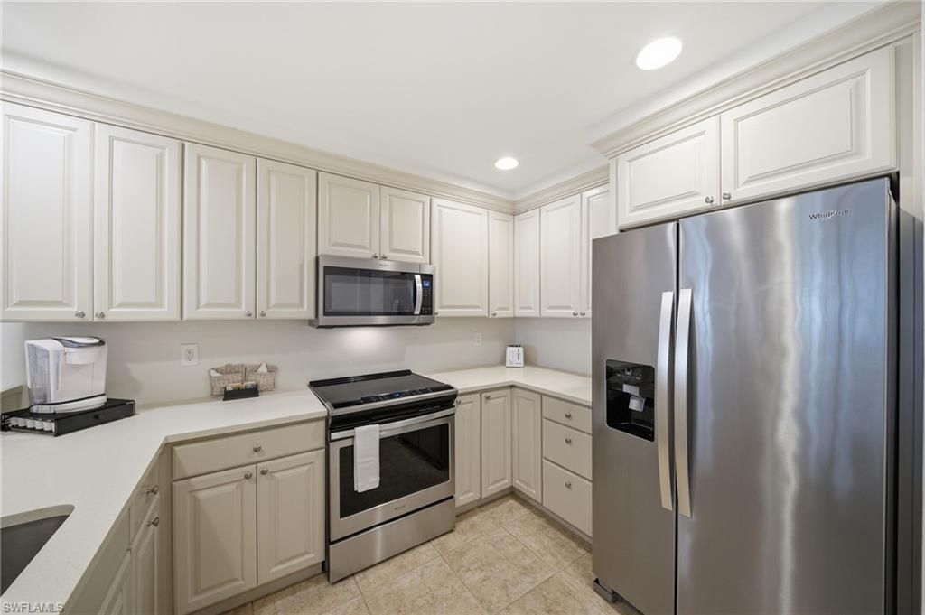 221 9th St S, Unit 206, Naples, FL 34102 Photo