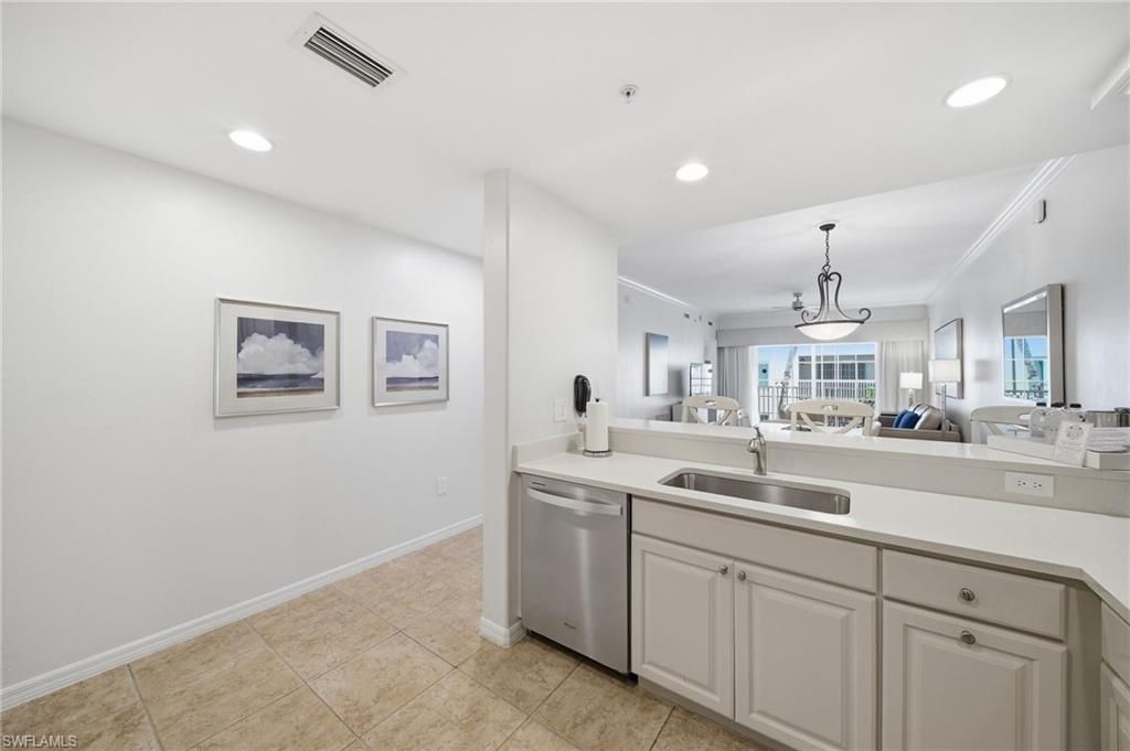 221 9th St S, Unit 206, Naples, FL 34102 Photo