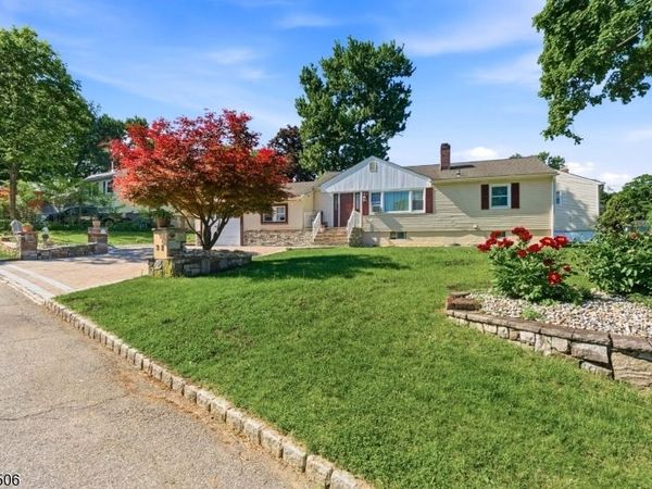 32 Valley View Dr, Mine Hill, NJ 07803