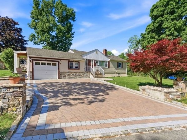 32 Valley View Dr, Mine Hill, NJ 07803