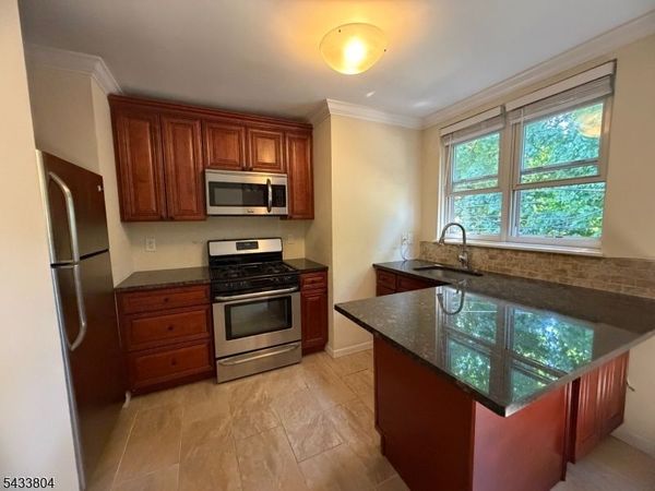 160 Gordonhurst Ave, Unit E21, Montclair, NJ 07043