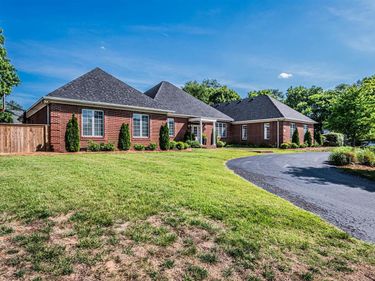 940 Kensington Way , Bowling Green, KY 42103