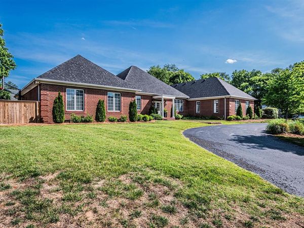 940 Kensington Way , Bowling Green, KY 42103