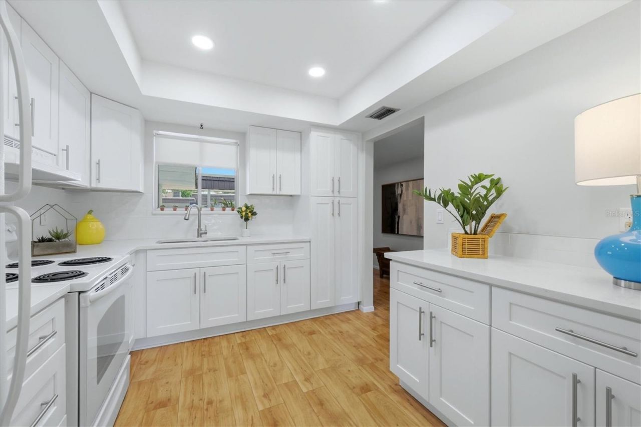 3960 Lakeside Road, Unit 156, Sarasota, FL 34232 Photo