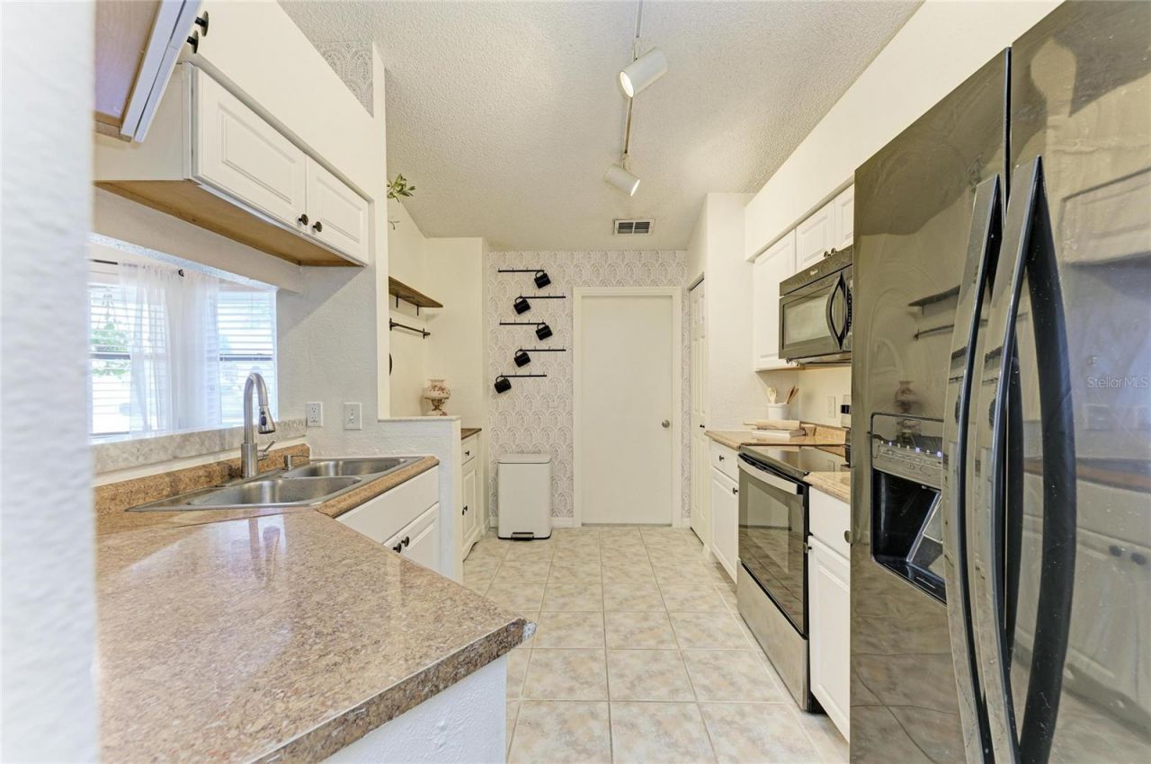 3543 65th Avenue Circle E, Sarasota, FL 34243 Photo