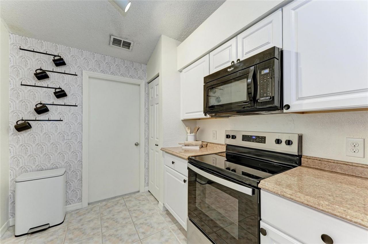 3543 65th Avenue Circle E, Sarasota, FL 34243 Photo