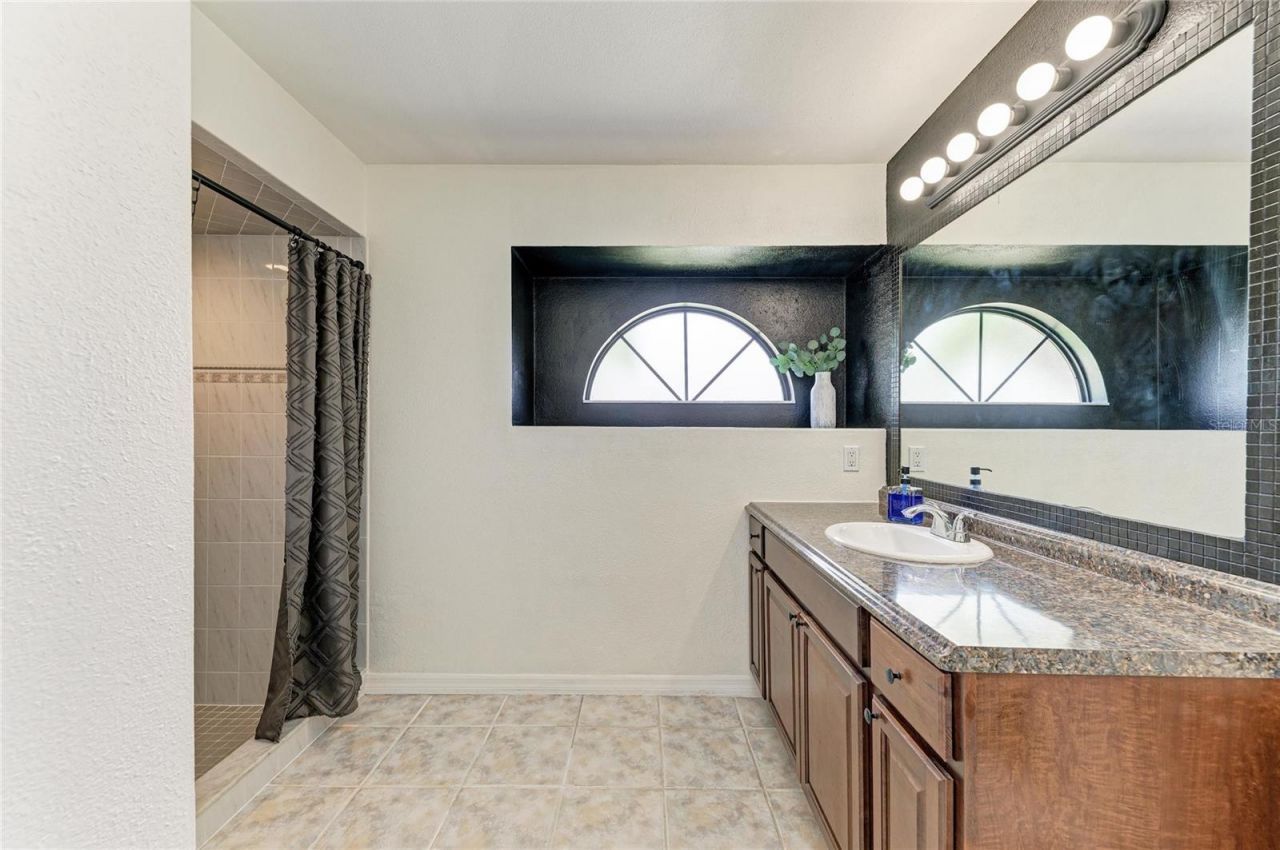 3543 65th Avenue Circle E, Sarasota, FL 34243 Photo
