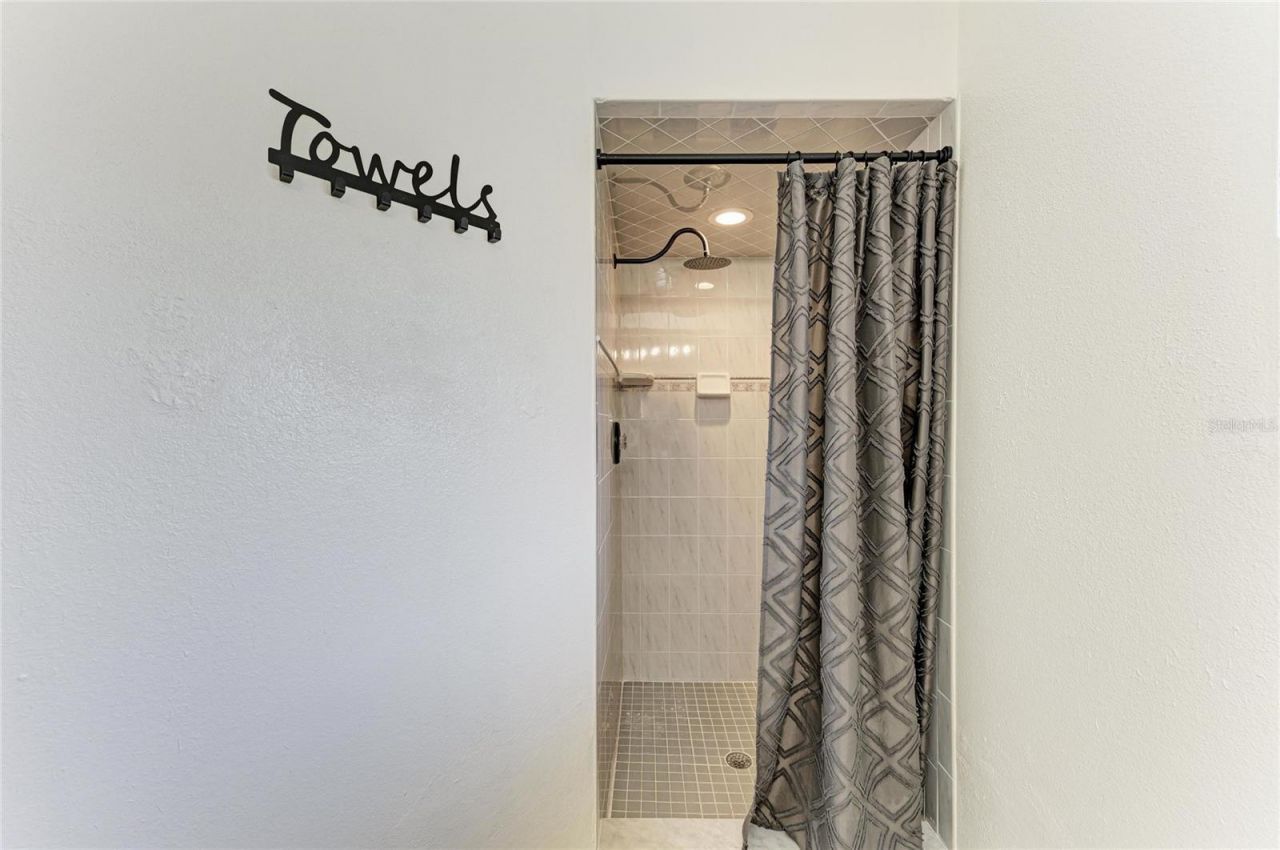 3543 65th Avenue Circle E, Sarasota, FL 34243 Photo