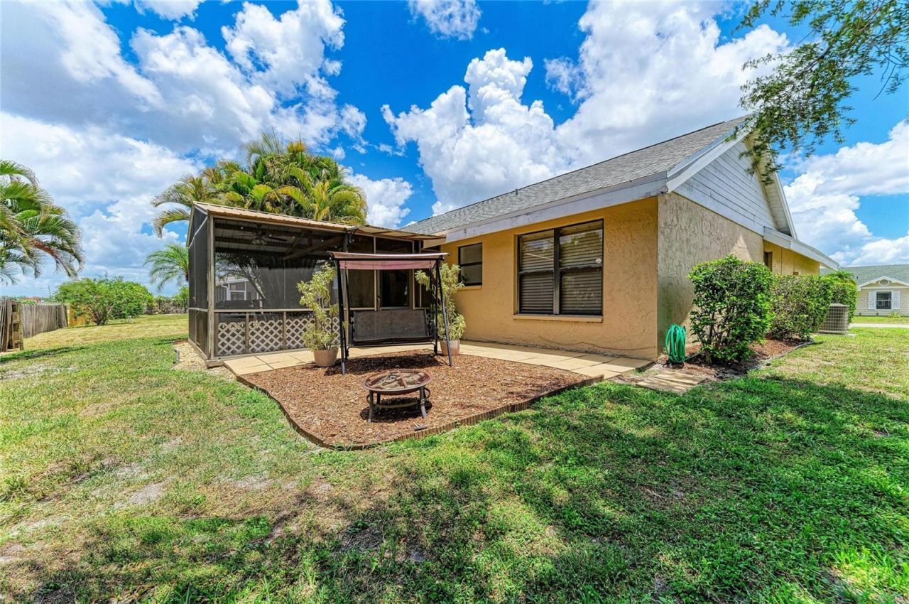 3543 65th Avenue Circle E, Sarasota, FL 34243 Photo