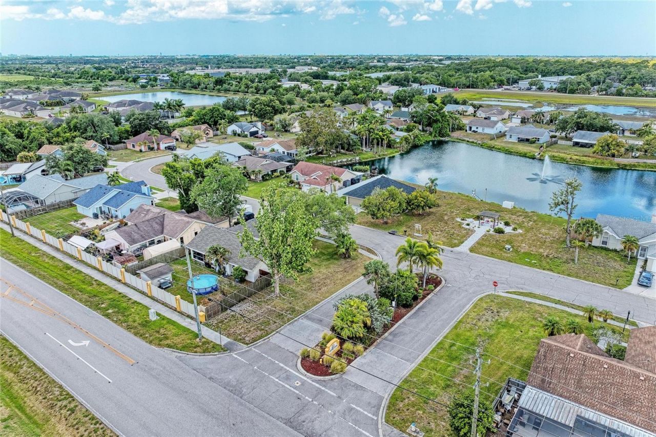 3543 65th Avenue Circle E, Sarasota, FL 34243 Photo