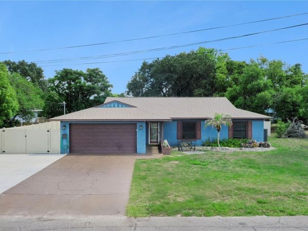 380 E LAKE STREET, UMATILLA, FL 32784