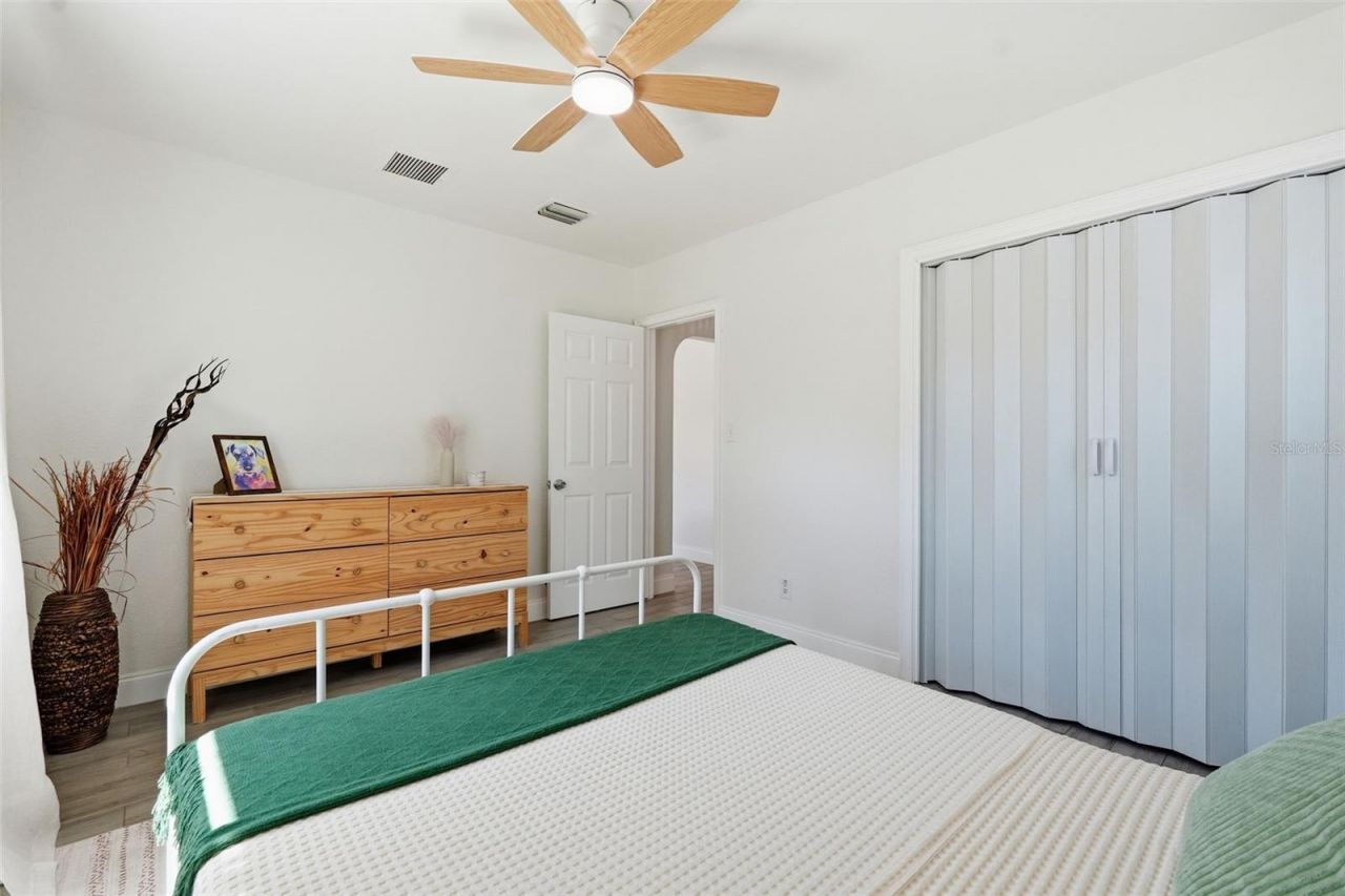 2855 Valencia Way S, Saint Petersburg, FL 33705 Photo