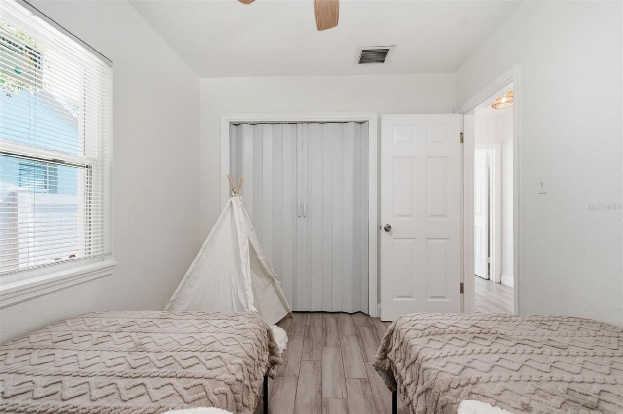 2855 Valencia Way S, Saint Petersburg, FL 33705 Photo