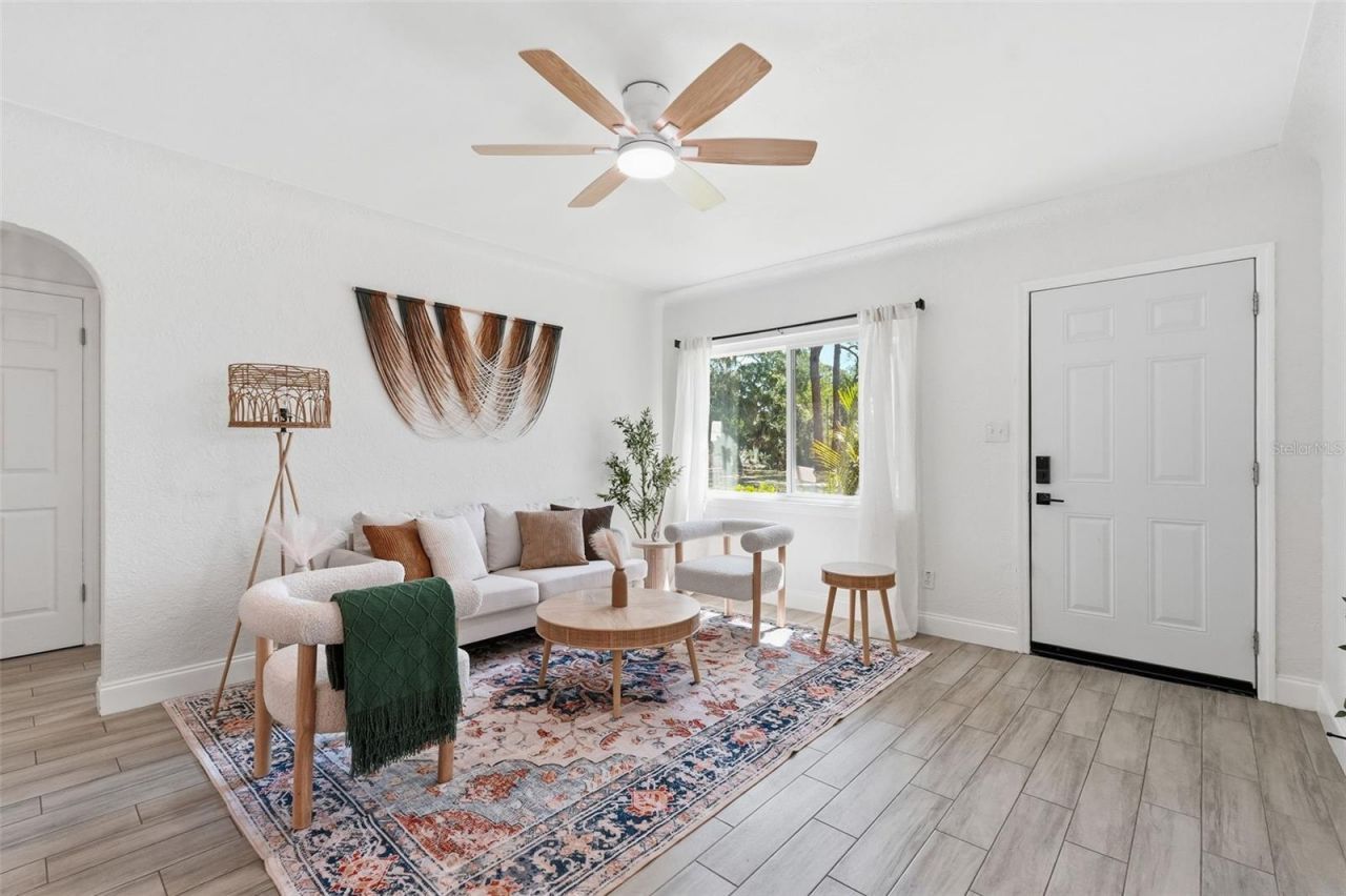 2855 Valencia Way S, Saint Petersburg, FL 33705 Photo