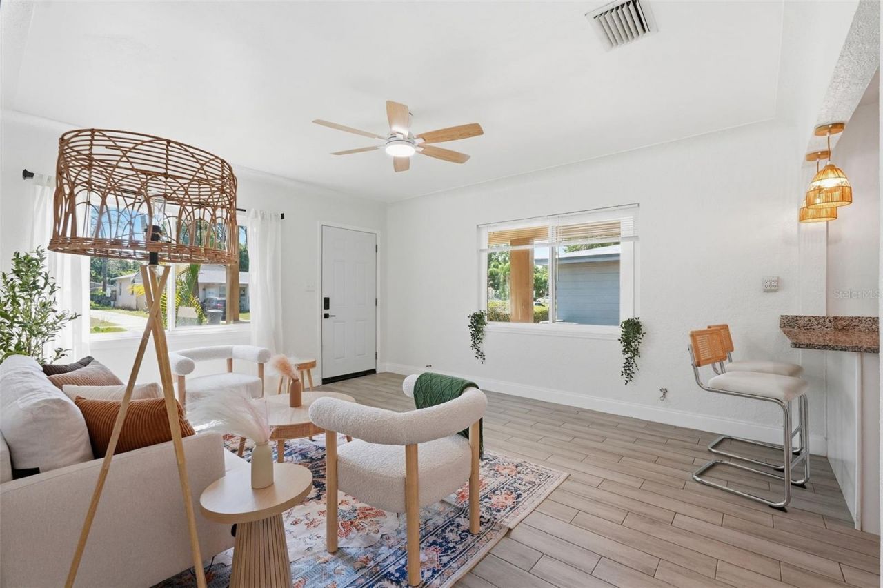 2855 Valencia Way S, Saint Petersburg, FL 33705 Photo