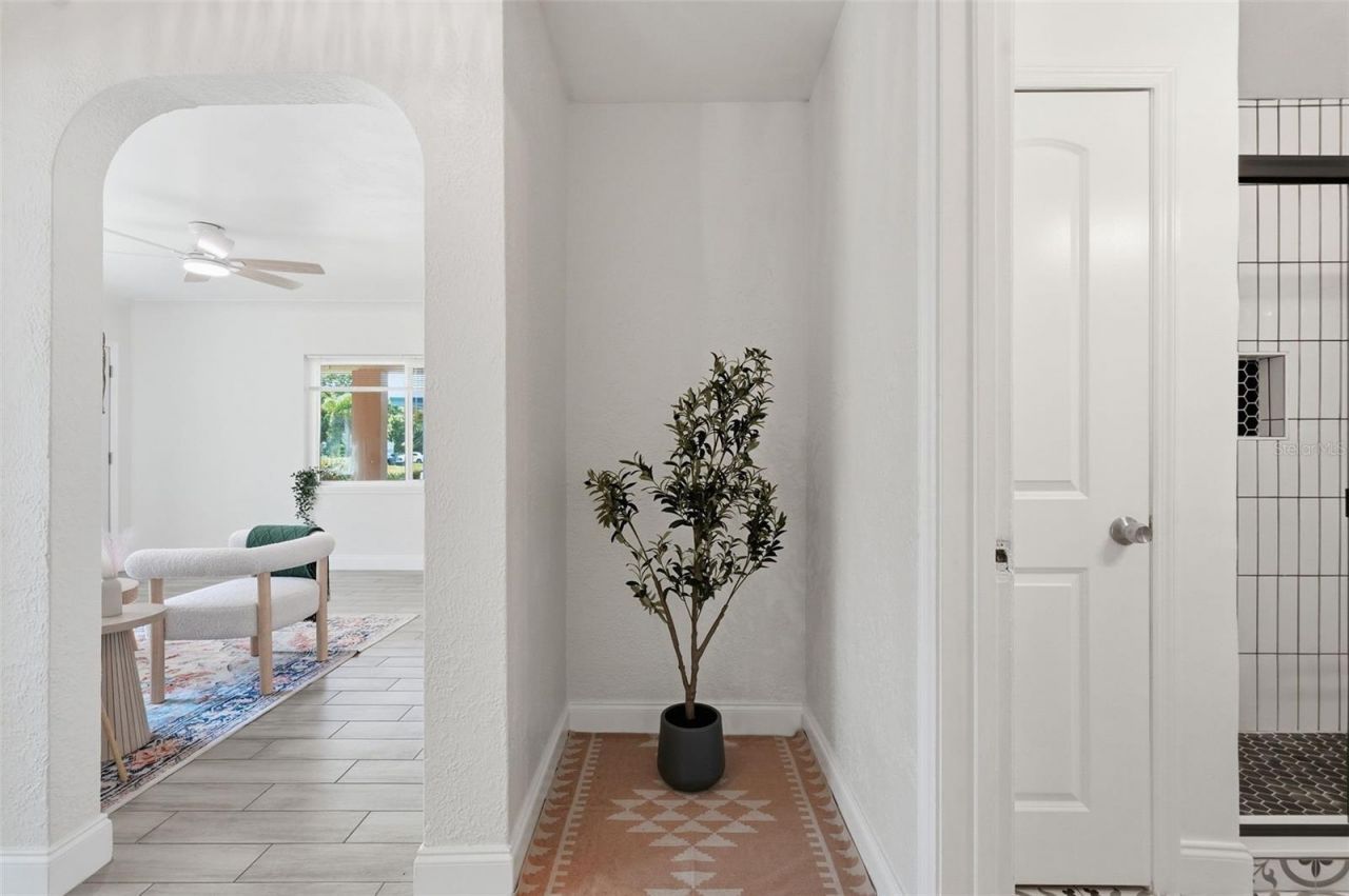 2855 Valencia Way S, Saint Petersburg, FL 33705 Photo