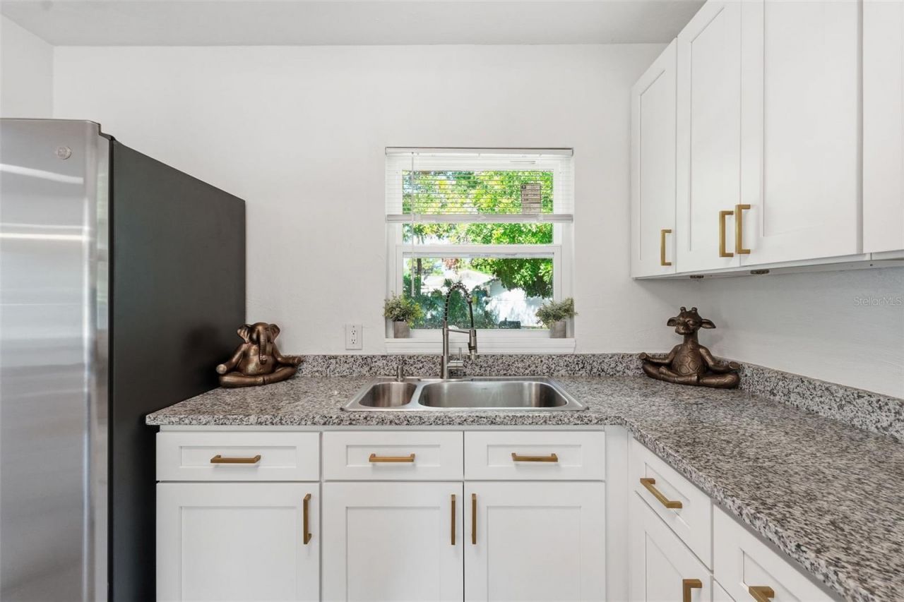 2855 Valencia Way S, Saint Petersburg, FL 33705 Photo