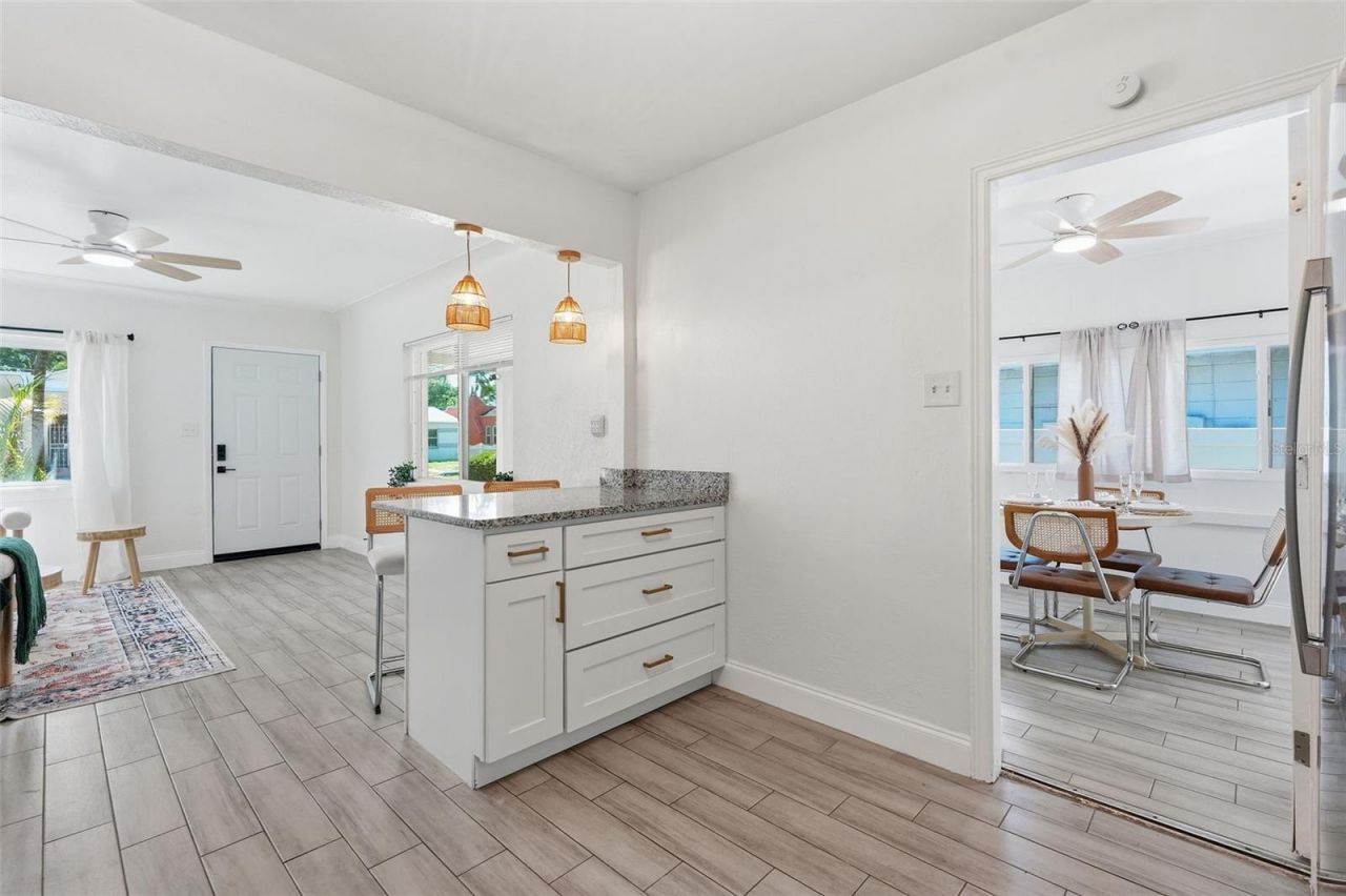 2855 Valencia Way S, Saint Petersburg, FL 33705 Photo