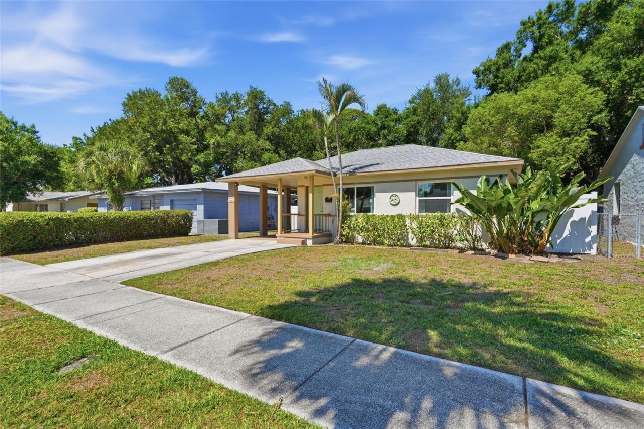 2855 Valencia Way S, Saint Petersburg, FL 33705 Photo