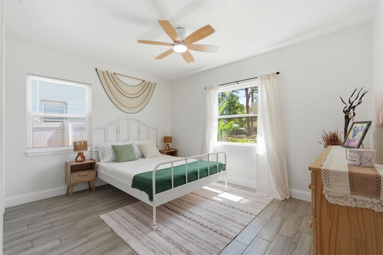 2855 Valencia Way S, Saint Petersburg, FL 33705 Photo
