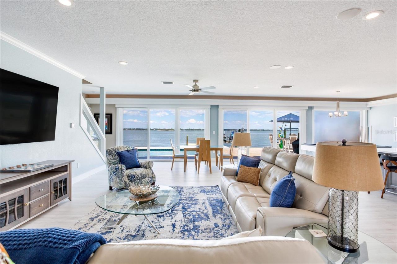547 Johns Pass Avenue, Madeira Beach, FL 33708 Photo