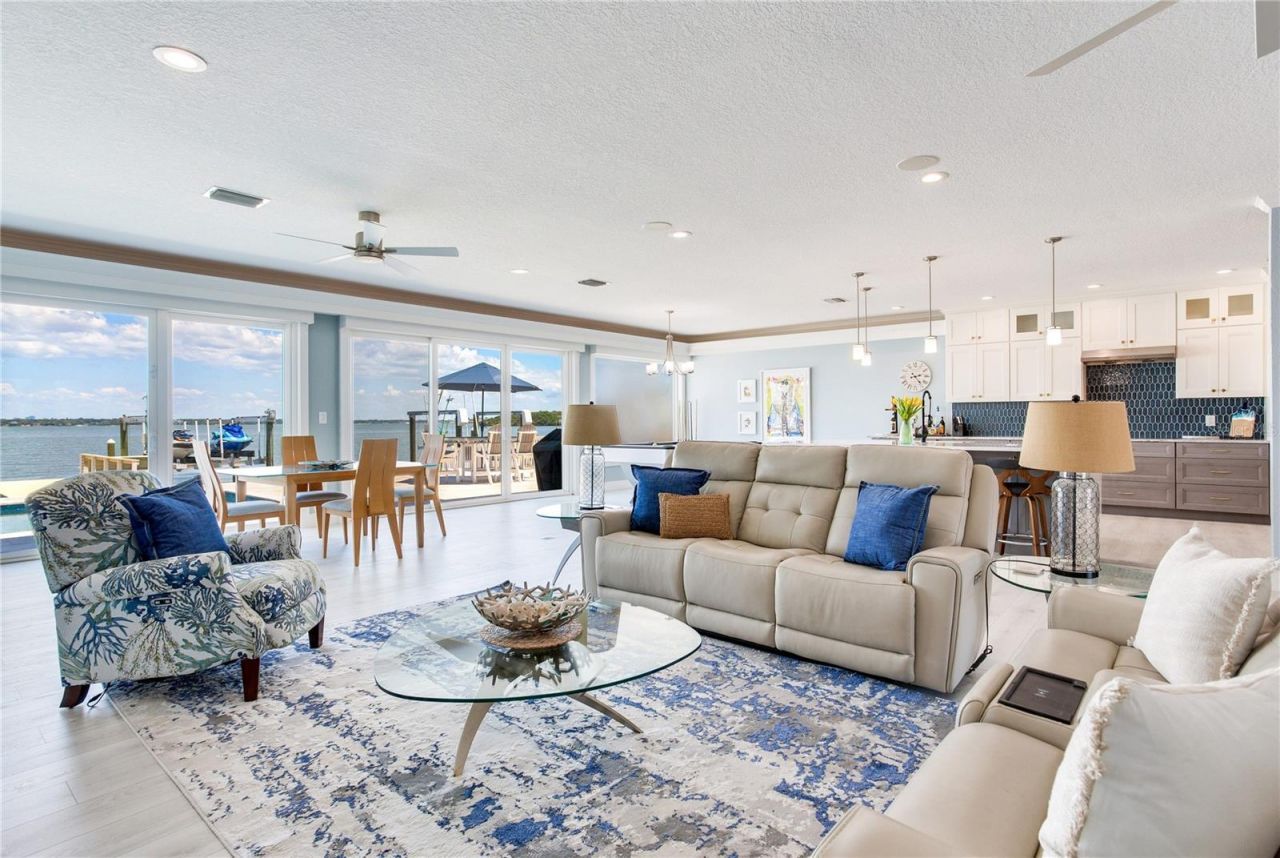 547 Johns Pass Avenue, Madeira Beach, FL 33708 Photo